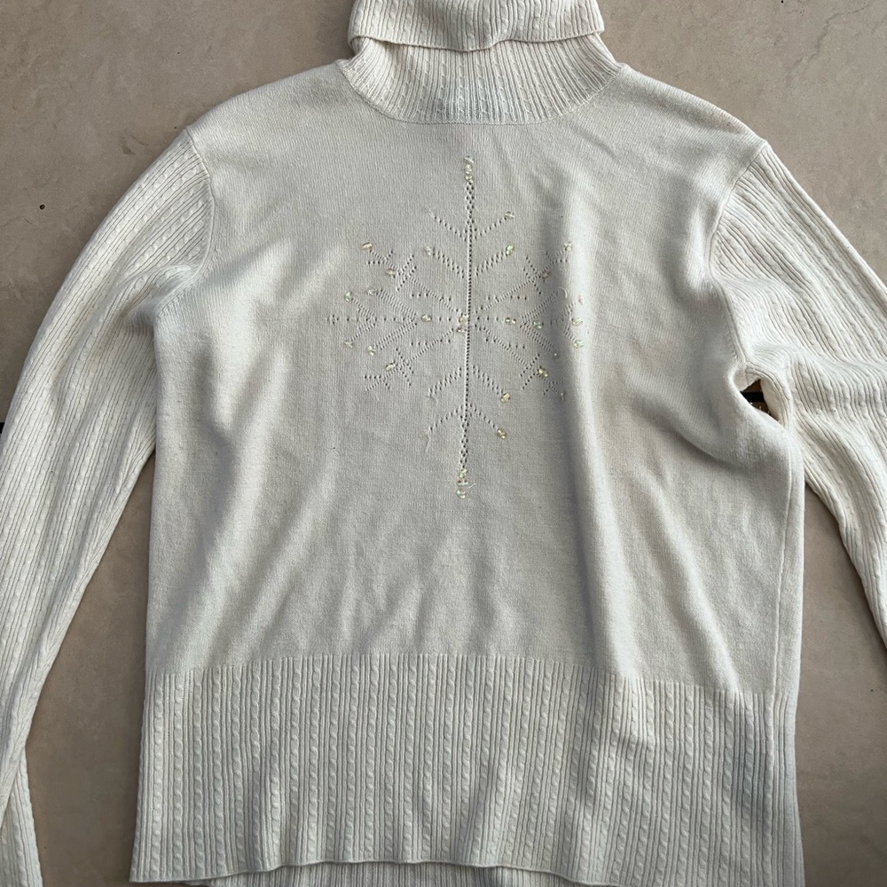 90s long sleeve turtle neck with cute snowflake